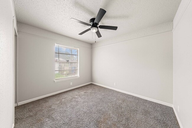 Building Photo - 4402 Seabreeze Dr