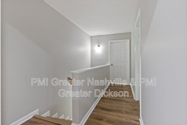 Building Photo - 302 Spring St