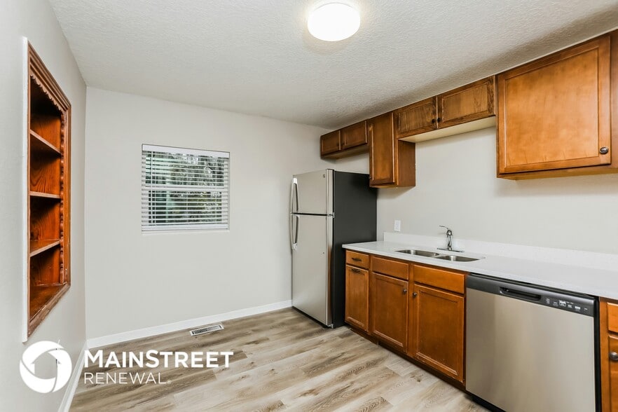 Building Photo - 1171 Lakeview Dr