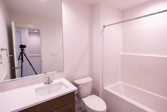 Building Photo - Brand New! - 3 Bedroom Townhome in Vancouv...