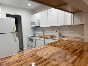 Building Photo - 8051 S Colony Cir