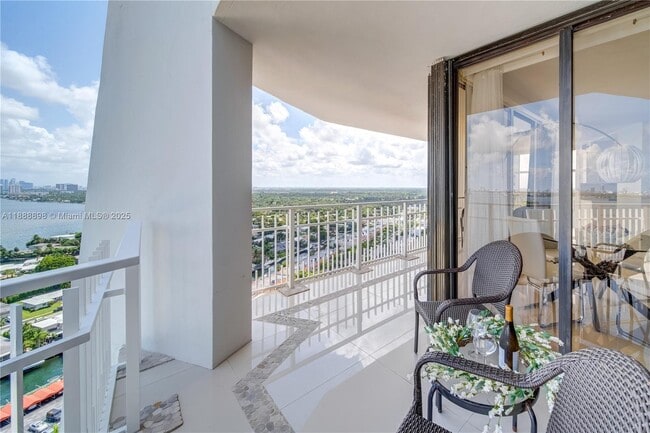 Building Photo - 4000 Towerside Terrace