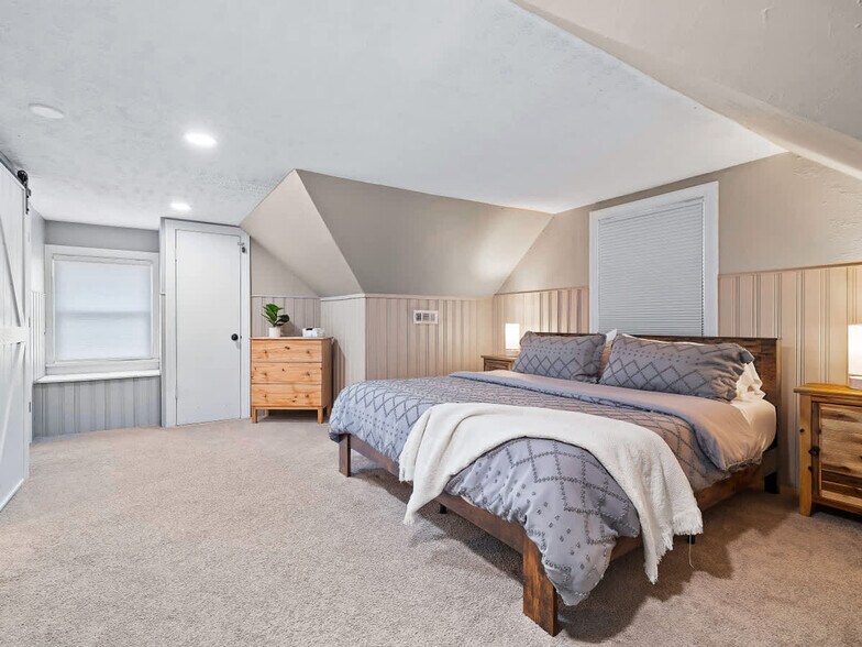 Building Photo - 6771 Greenleaf Ave