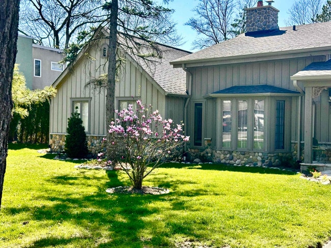 Building Photo - 820 Arbor Ln