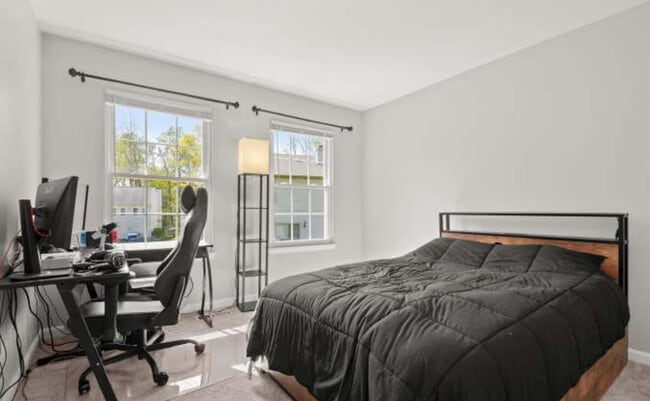 Building Photo - 12909 Summer Hill Dr