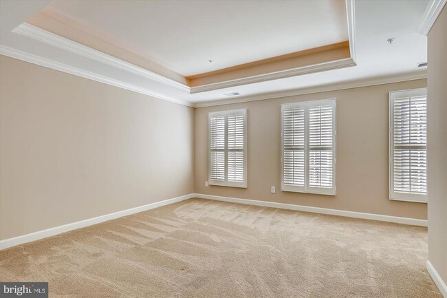 Building Photo - 707 Hawkins Way