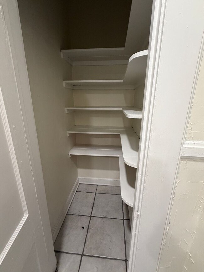 Building Photo - Beautiful Historic Home