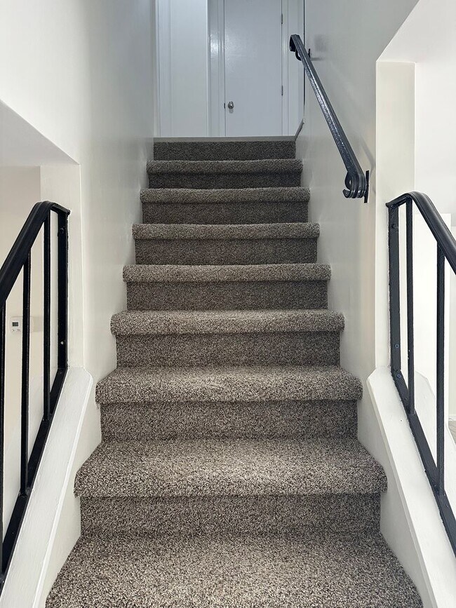 Building Photo - 320 Myrtlewood Cir