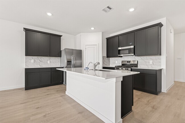 Building Photo - 4323 Camden Lakes St