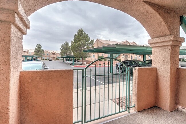 Building Photo - La Paloma Condo with 2-Bedrooms and 2-Bathrooms