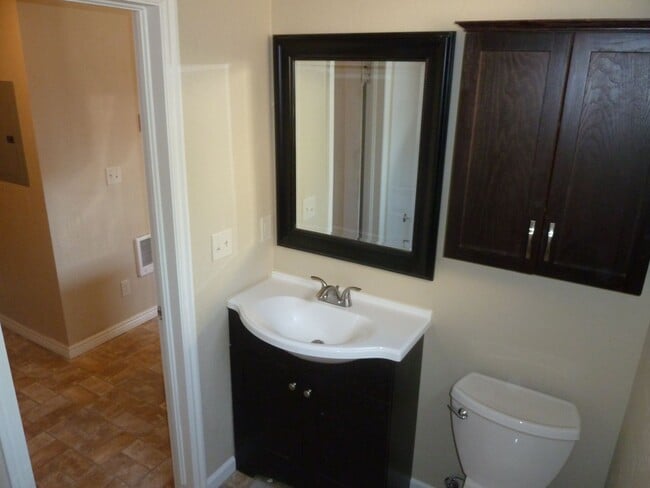 Building Photo - Super Cute Studio - Downtown Boise- Pet Fr...