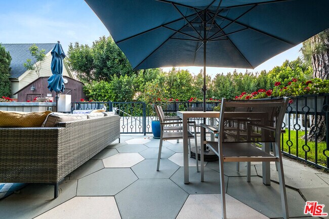 Building Photo - 4635 N Clybourn Ave