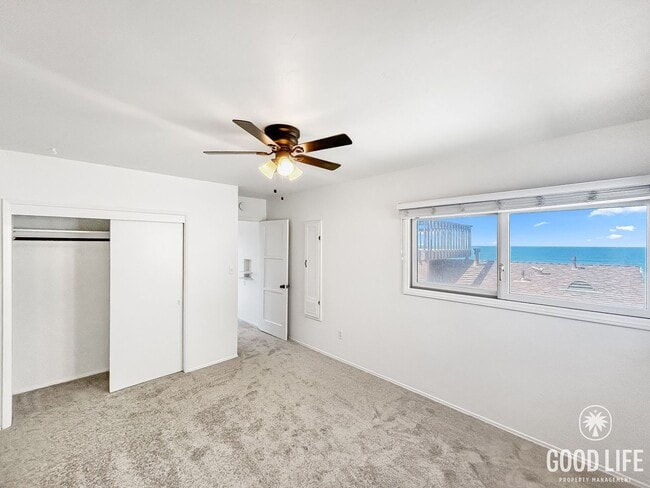 Building Photo - Beautiful 1B 1BA w/ Large Patio & Ocean Vi...