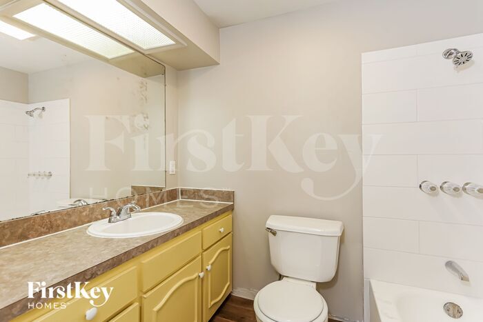 Building Photo - 3923 Treeline Dr