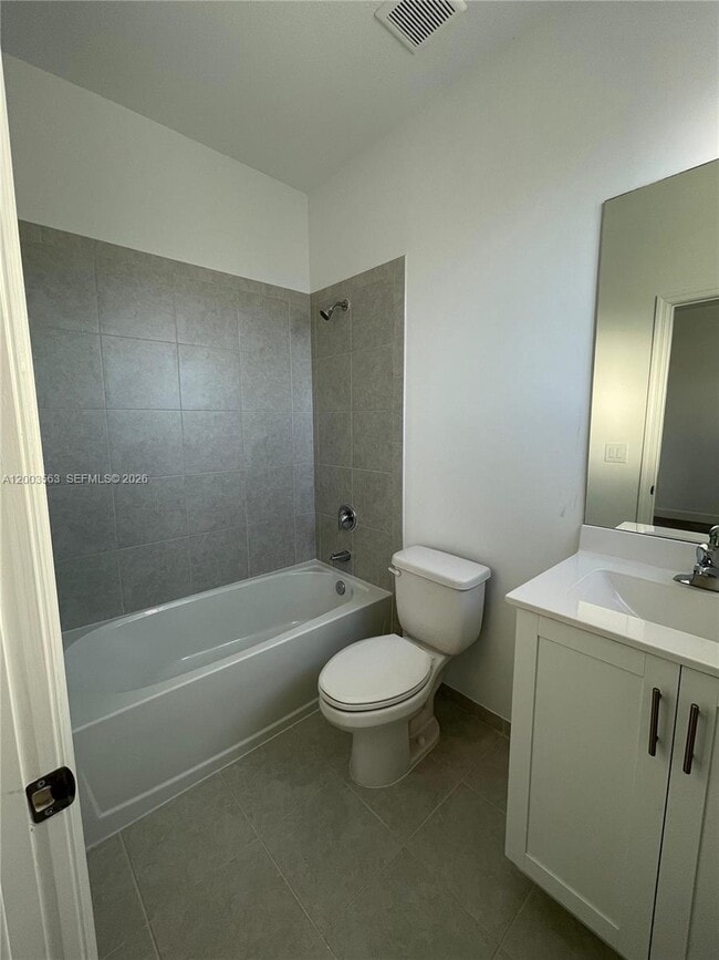 Building Photo - 813 NE 211th St