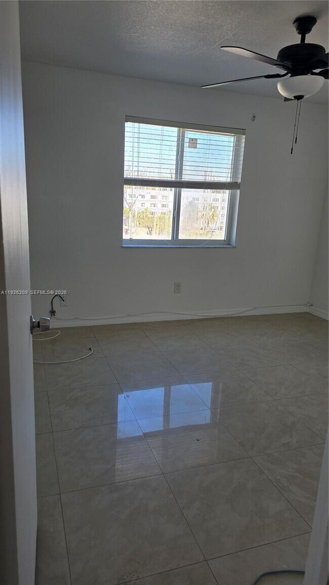 Building Photo - 14830 Naranja Lakes Blvd