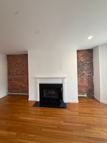 Building Photo - 1688 Washington St