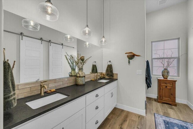 Building Photo - Beautiful  home in Entrada!