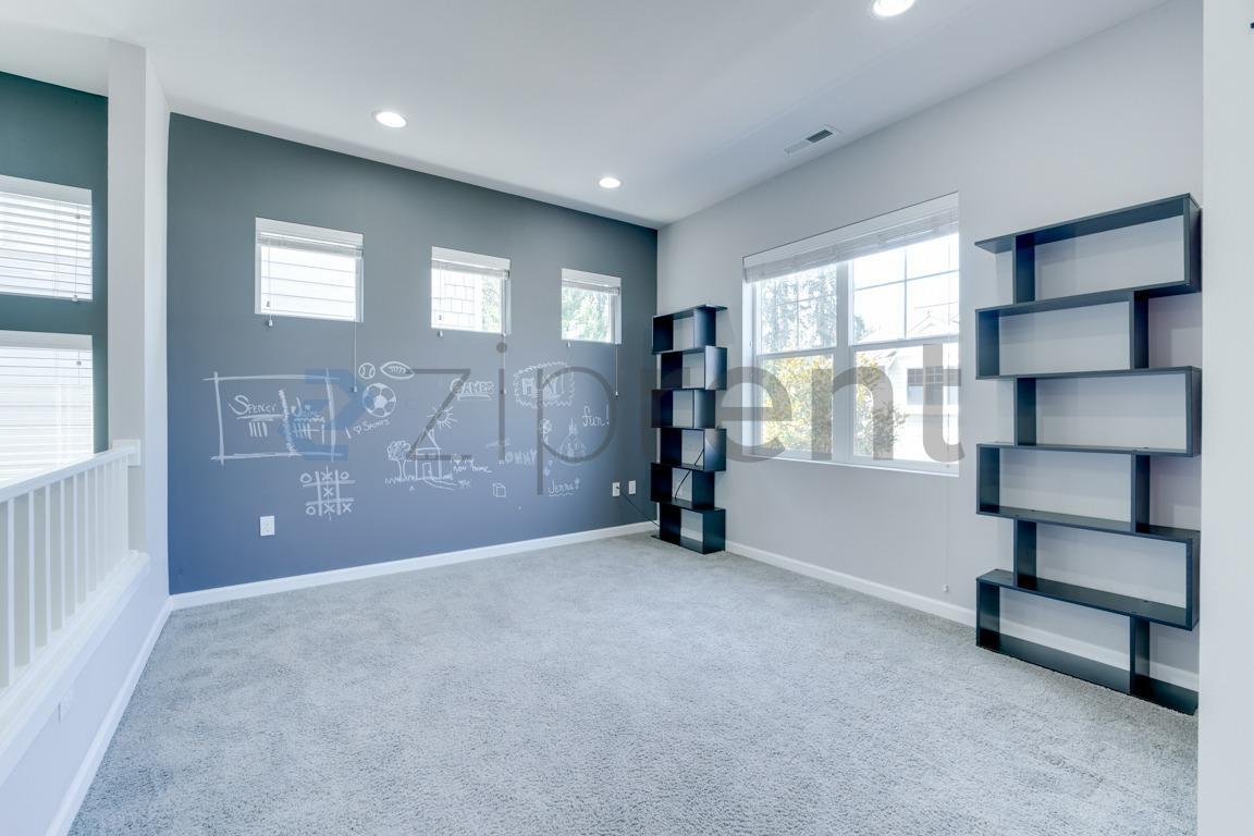 Building Photo - Unit