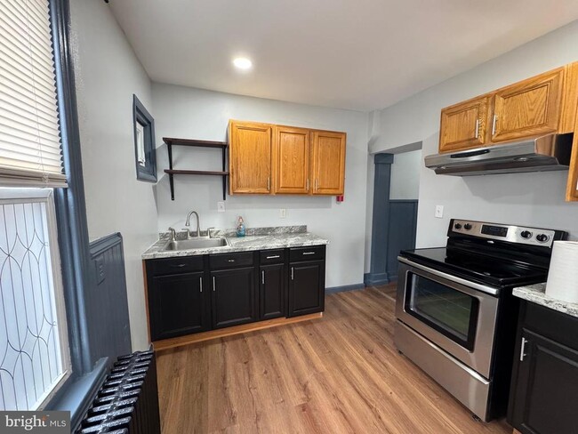 Building Photo - 1057 N 11th St
