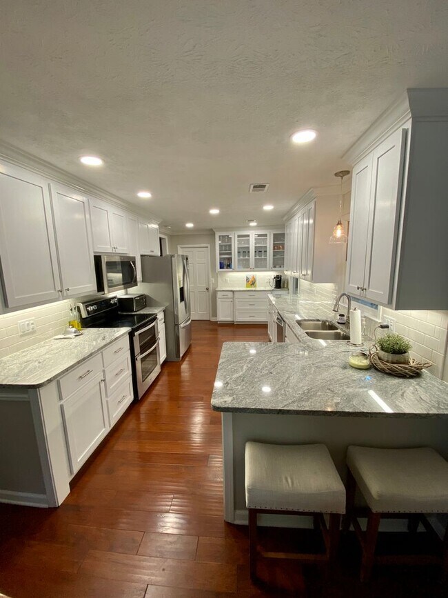 Building Photo - Charming 3-Bedroom Home in Prime Auburn Lo...