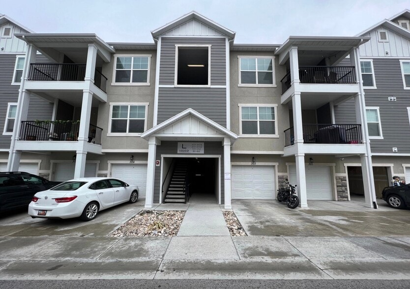 Building Photo - 14659 Bloom Dr