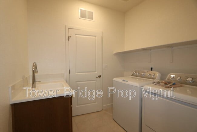 Building Photo - 4249 Privas Wy