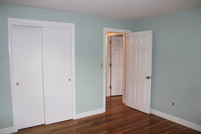 Building Photo - 61 Alton St