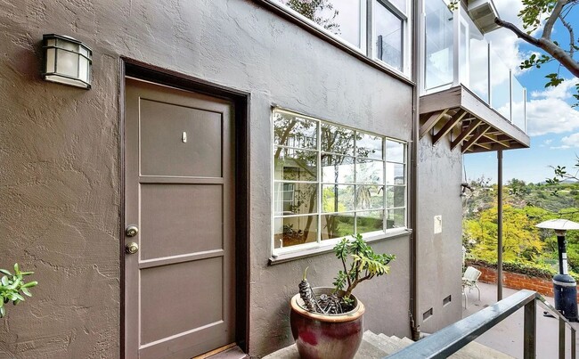Building Photo - 4852 Lila Dr