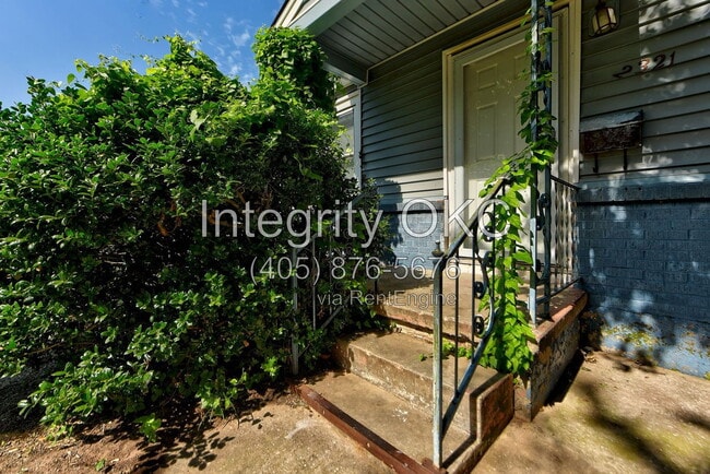 Building Photo - 2321 McCracken Dr