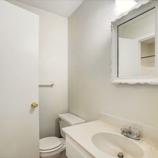 Building Photo - 3303 Bridge Manor Dr