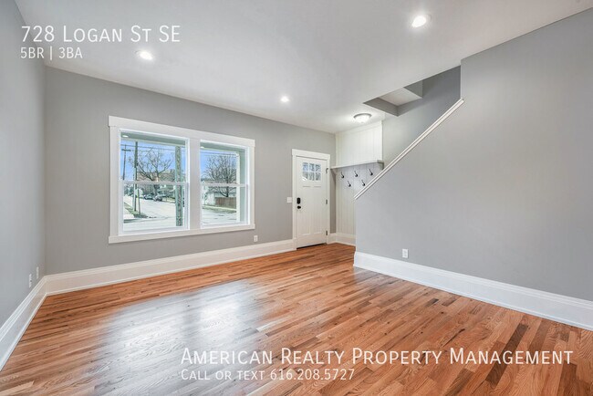 Building Photo - 728 Logan St SE