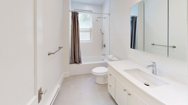 Building Photo - Charming 3 Bedroom-No Broker Fee