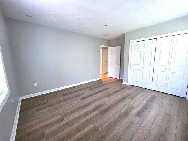Building Photo - 70 Oak St Ext