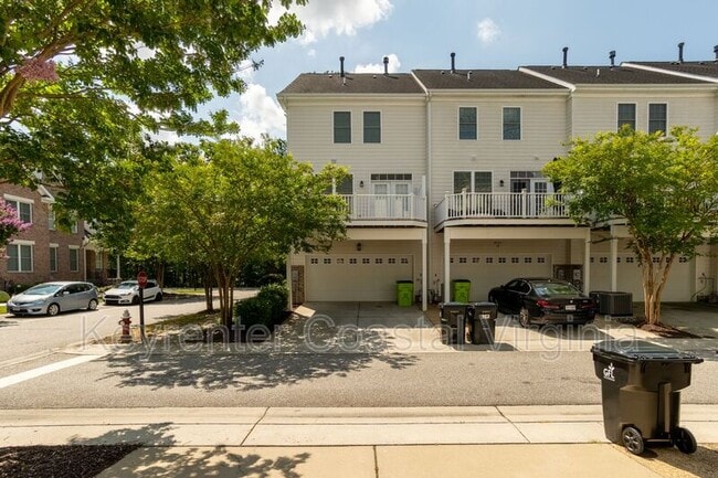 Building Photo - 215 Fleming Way