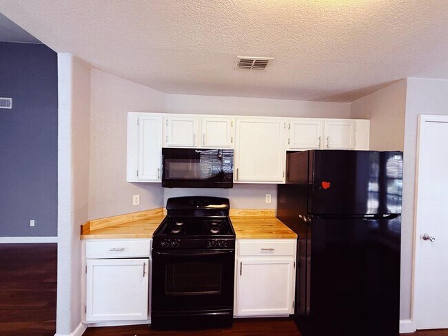 Building Photo - 12314 Thompkins Dr