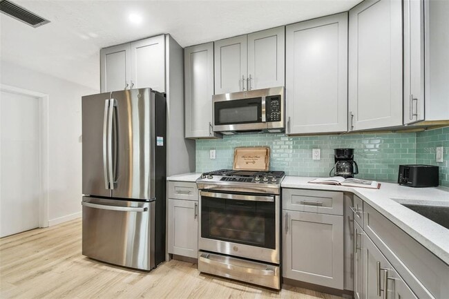 Building Photo - 4535 33rd Ave N