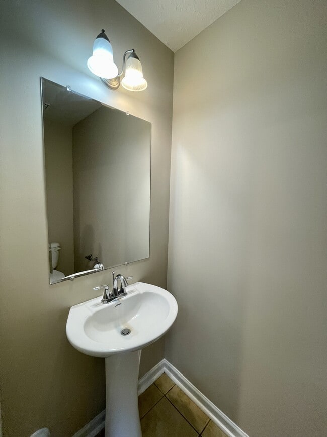 Building Photo - 607 Capstone Dr