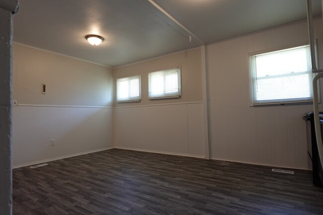 Building Photo - 9631 Pippin Rd