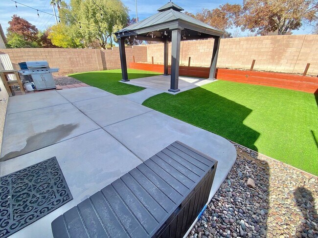 Building Photo - BEAUTIFUL 3 BEDROOM 2 FULL BATHS SINGLE ST...