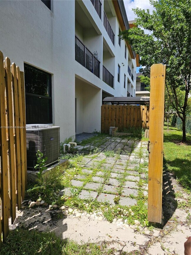 Building Photo - 7831 NW 104th Ave
