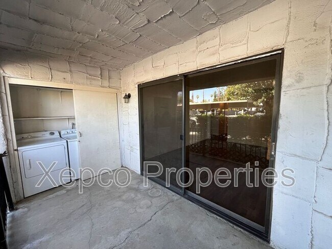 Building Photo - 5285 E Waverly Dr