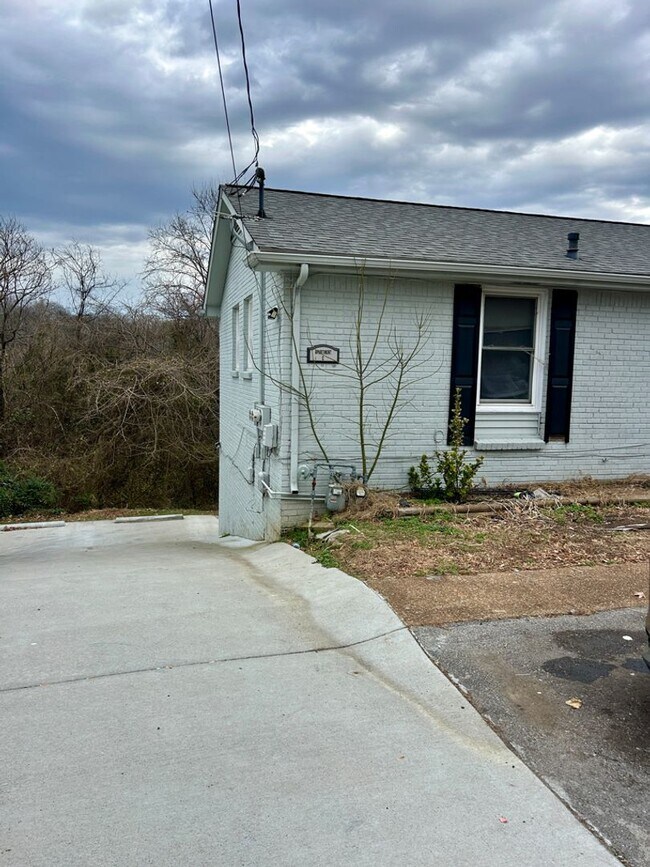 Building Photo - 4762 Trenton Dr