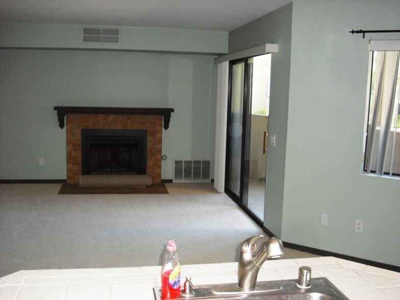 Building Photo - 9750 Mesa Springs Way