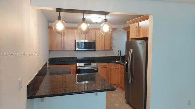 Building Photo - 350 Poinciana Island Dr