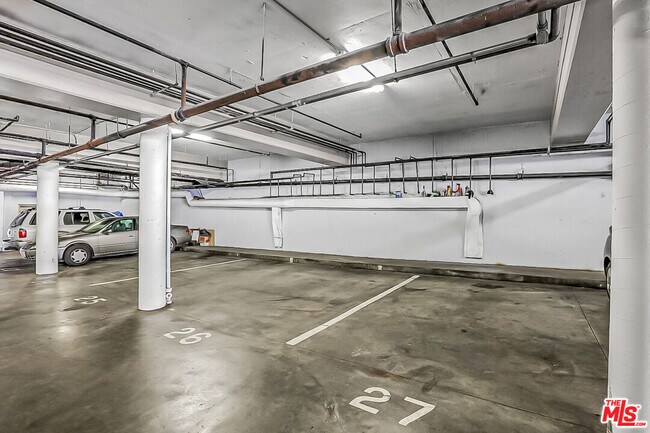 Building Photo - 1030 N Orange Grove Ave