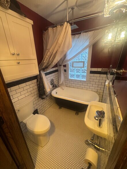 Building Photo - 603 Lexington Pky N