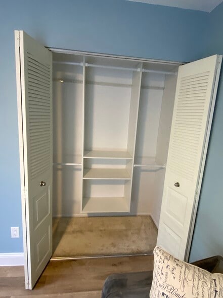 Building Photo - 1781 SE Linpark Ct