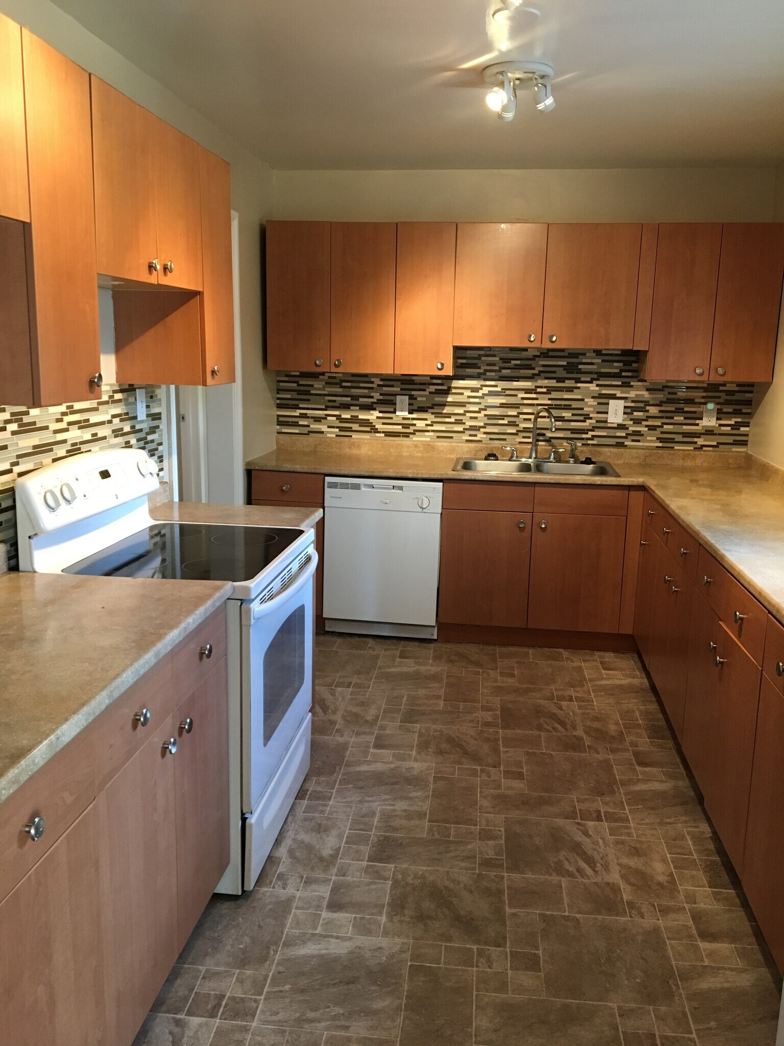 Building Photo - 305 Crestone Ave
