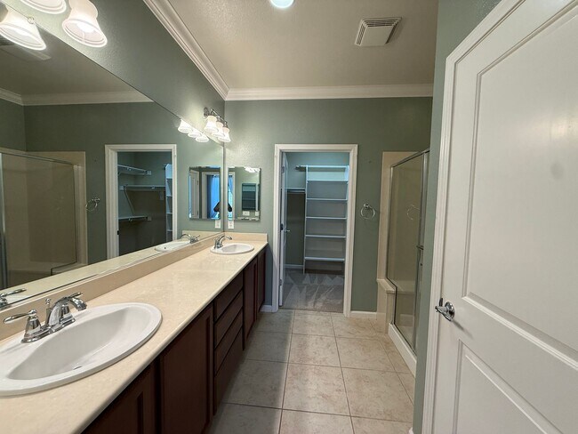 Building Photo - 55+ Community Home in Great Condition!